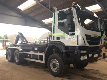 IVECO 6x6 vrachtwagen met containersysteem